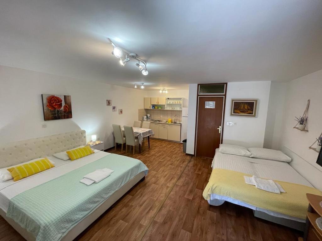 נזרין Apartmani Mavrinac חדר תמונה